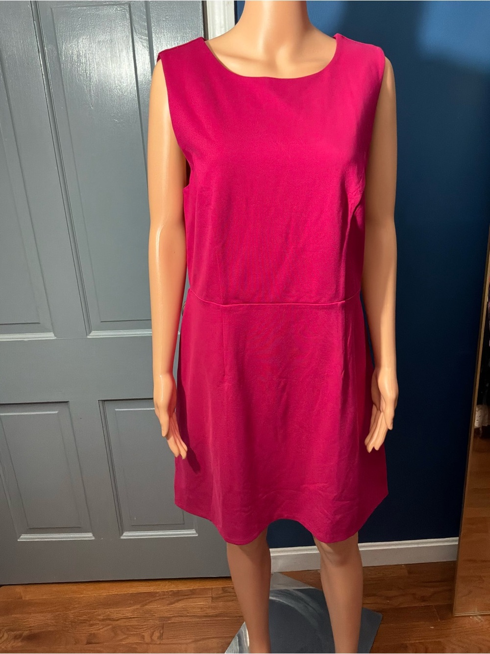 VENUS Sleeveless Shift Dress in Bright Fuchsia